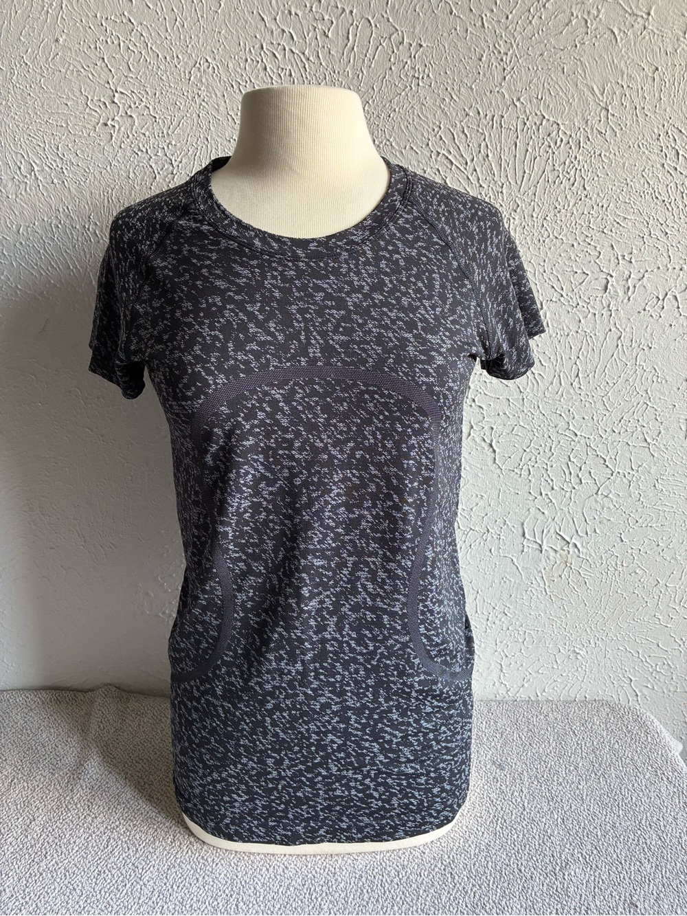 lululemon Swiftly Tech Short Sleeve 2.0 Distorted Static Black
White